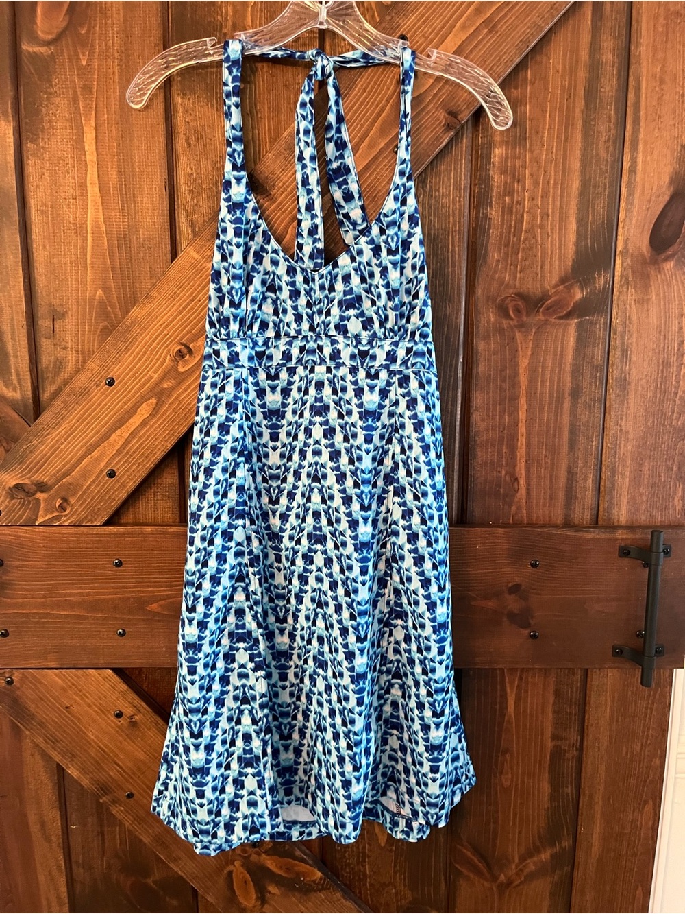 Women’s Blue Patterned v neck dress fantastic blue range of colors- small